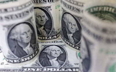Dollar rises as China COVID worries spook markets